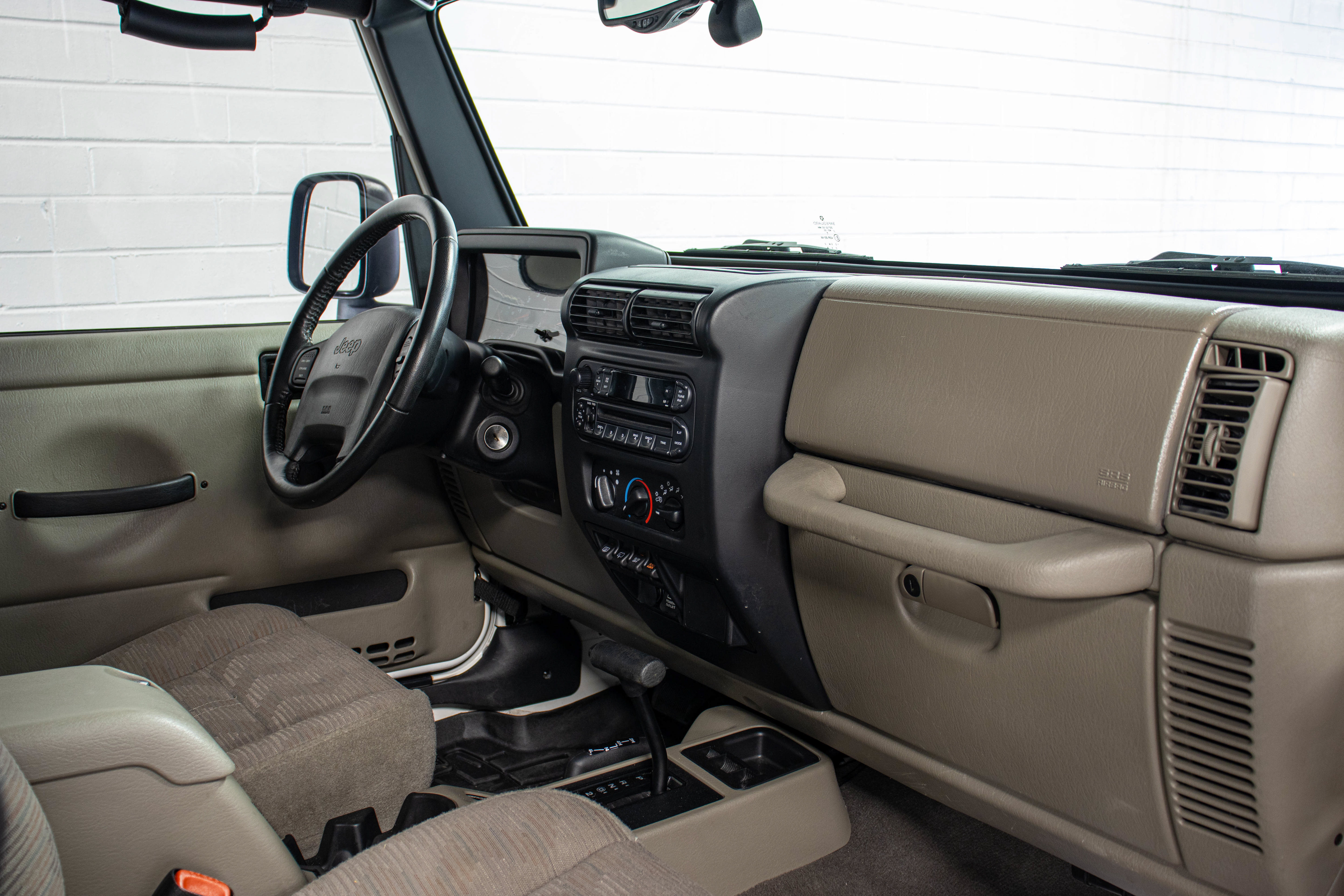 Used 2004 Jeep Wrangler Rubicon w/ Dual Top Group AWD/4WD image 17