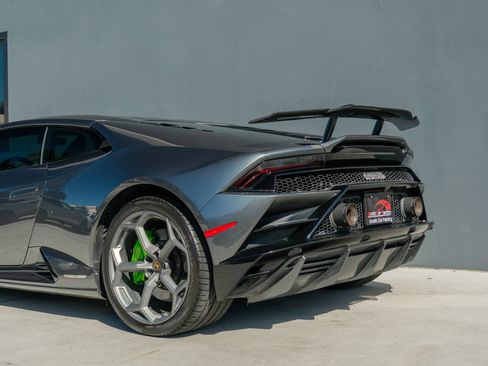 Used 2020 Lamborghini Huracan EVO image 19