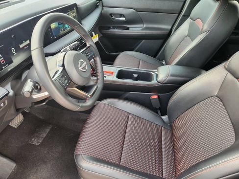 Certified 2025 Nissan Kicks SR FWD image 16