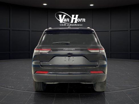 New 2025 Jeep Grand Cherokee Altitude image 13