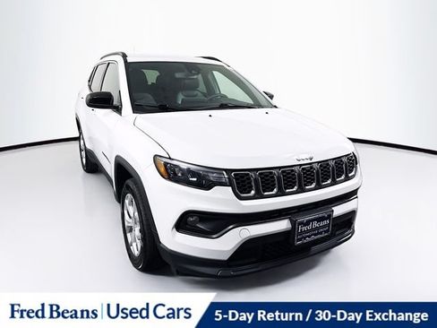 Used 2024 Jeep Compass Latitude AWD/4WD image 1
