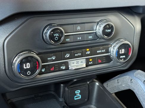 Used 2025 Ford Bronco Badlands AWD/4WD image 23