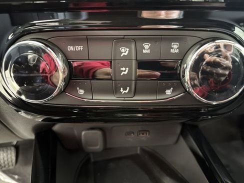 New 2026 Chevrolet Trax RS w/ Sunroof Package FWD image 32