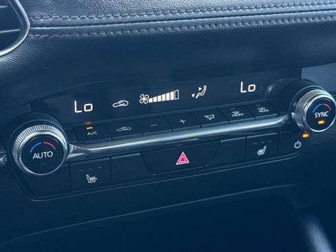 Used 2024 MAZDA MAZDA3 s image 19