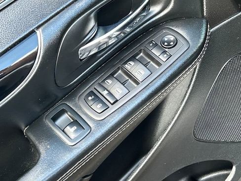 Used 2018 Dodge Grand Caravan SE image 12