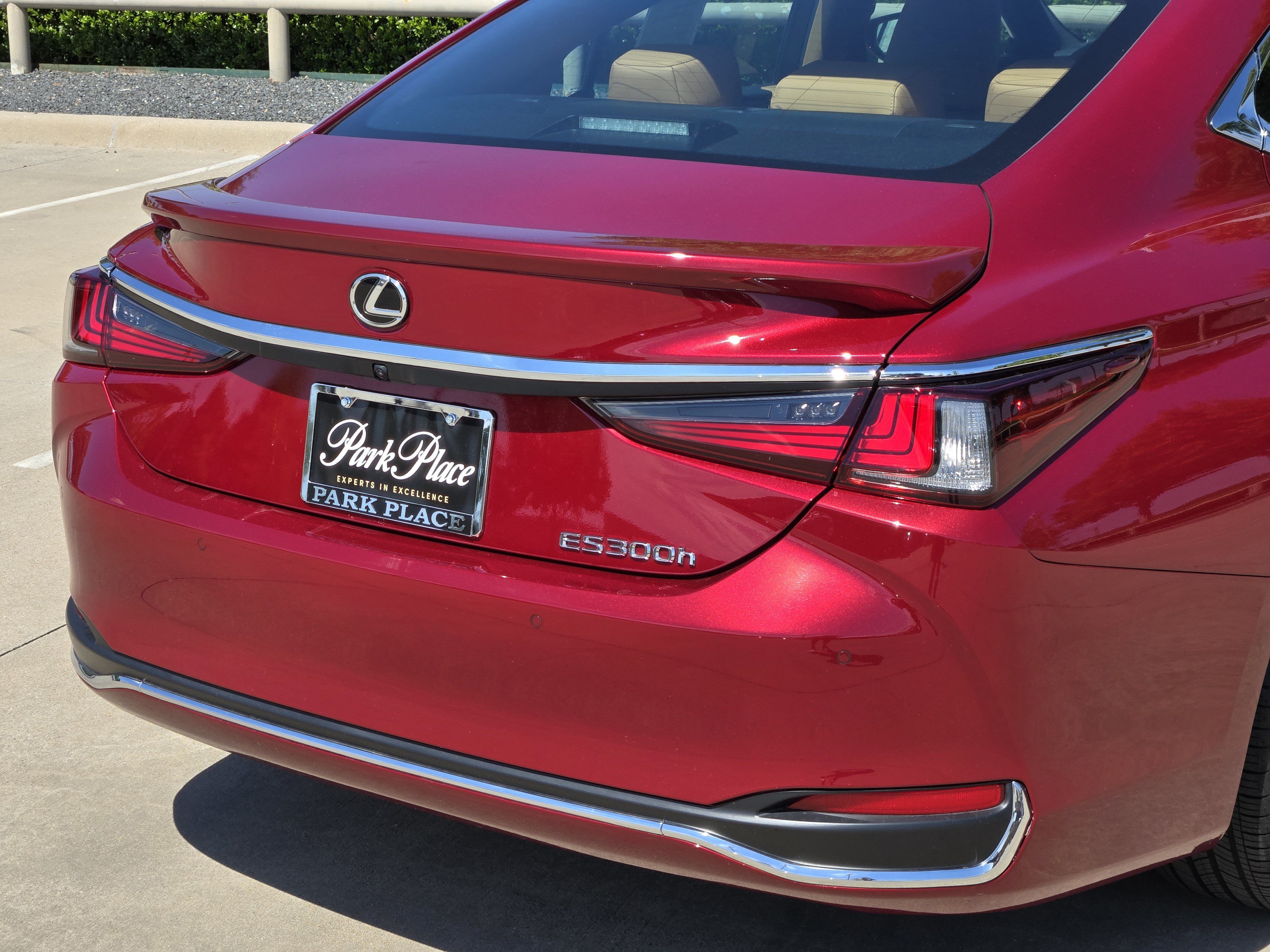 Used 2025 Lexus ES 300h w/ Premium Package FWD image 17