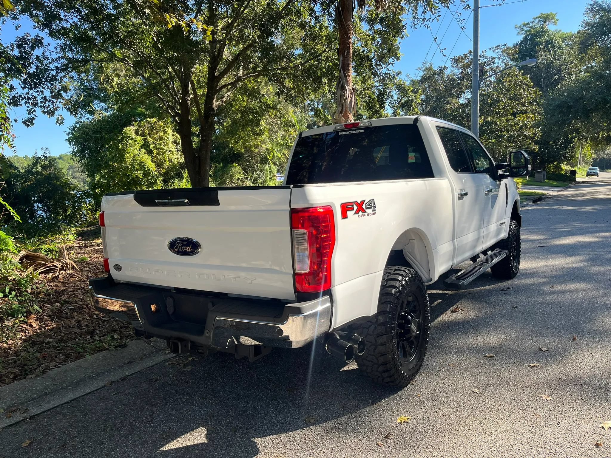 Used 2017 Ford F350 XLT w/ XLT Premium Package AWD/4WD image 5