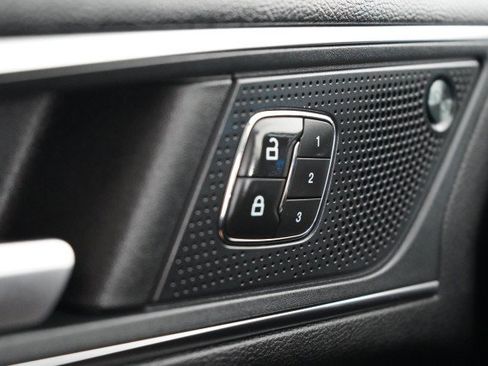 Used 2019 Ford Edge Titanium FWD image 47