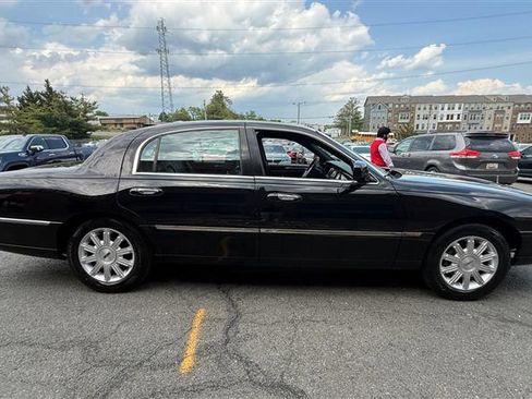 Used 2009 Lincoln Town Car Signature Limited RWD image 12