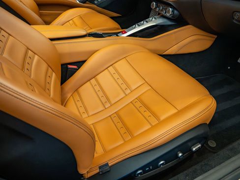 Used 2016 Ferrari California T RWD image 22