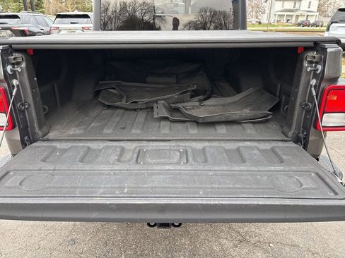 Used 2022 Jeep Gladiator Willys image 8