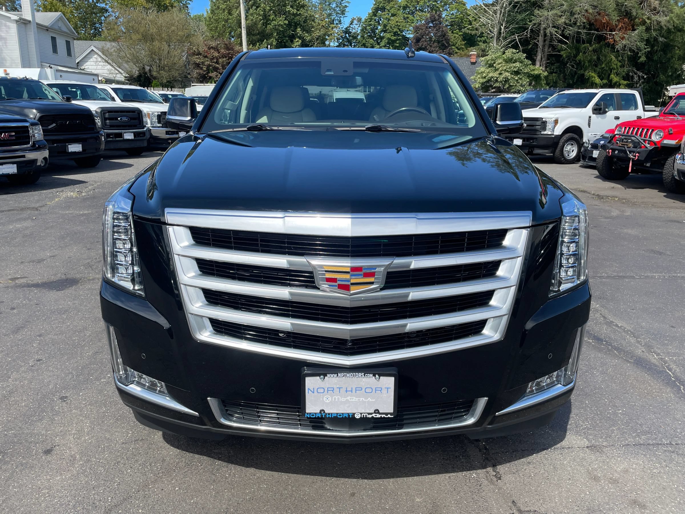 Used 2017 Cadillac Escalade Premium Luxury AWD/4WD image 8