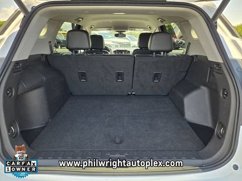 Used 2024 GMC Terrain SLT AWD/4WD image 20