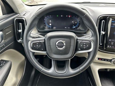 Used 2023 Volvo XC40 B4 Ultimate image 20