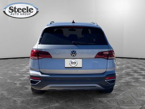 New 2024 Volkswagen Taos SE image 4
