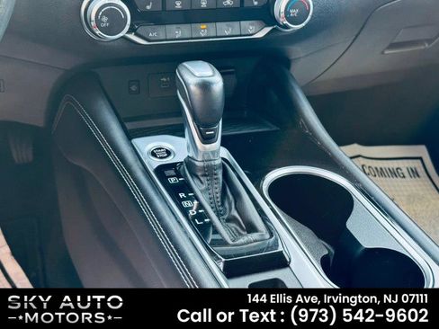 Used 2024 Nissan Altima 2.5 SV w/ SV Premium Package image 11