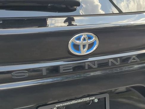 Used 2025 Toyota Sienna LE FWD image 13