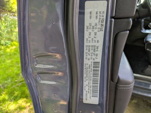 Used 2020 Jeep Grand Cherokee Overland AWD/4WD image 10