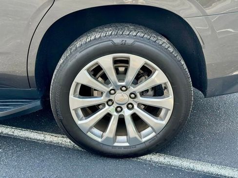 Used 2021 Chevrolet Tahoe Premier w/ Premium Package AWD/4WD image 32