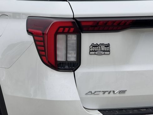 Used 2026 Ford Explorer Active w/ Active Comfort Package RWD image 9