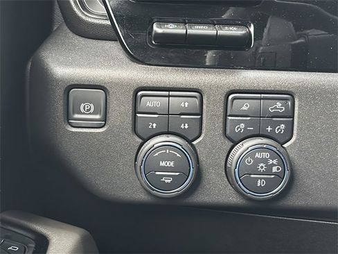 Used 2025 Chevrolet Silverado 1500 ZR2 w/ Technology Package image 34