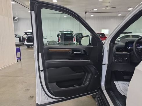 Used 2025 Chevrolet Tahoe High Country AWD/4WD image 23