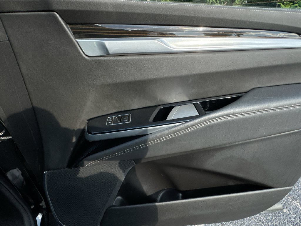 Used 2025 Cadillac Escalade ESV Luxury RWD image 33