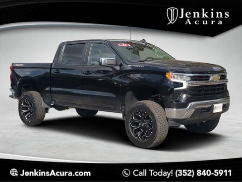 Used 2025 Chevrolet Silverado 1500 LT image 1