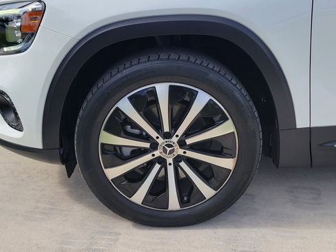 Used 2022 Mercedes-Benz GLB 250 image 3