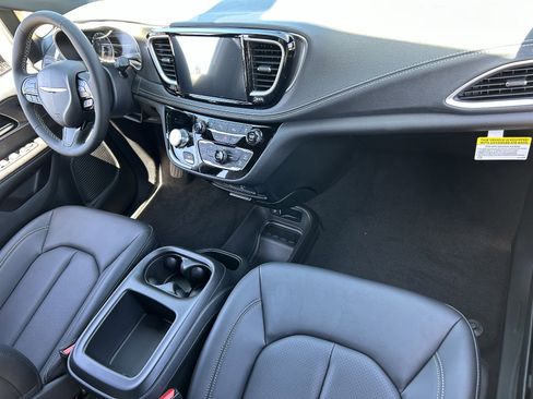 New 2026 Chrysler Pacifica Select w/ S Appearance Package FWD image 9