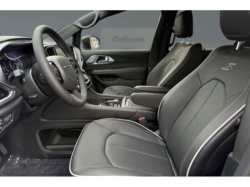 New 2026 Chrysler Pacifica Limited image 12
