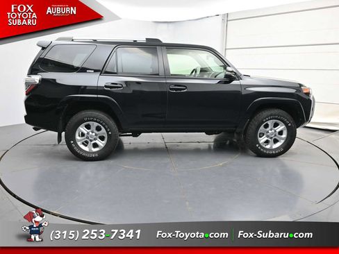 Used 2022 Toyota 4Runner SR5 Premium w/ Moonroof Package AWD/4WD image 18