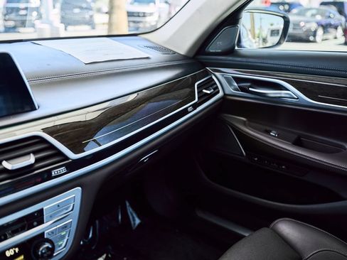 Used 2020 BMW 750i xDrive w/ Executive Package AWD/4WD image 40