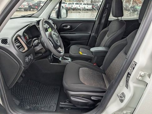 Used 2023 Jeep Renegade Latitude image 2