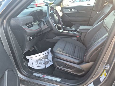 Used 2025 Ford Explorer ST-Line w/ ST-Line Street Pack AWD/4WD image 4