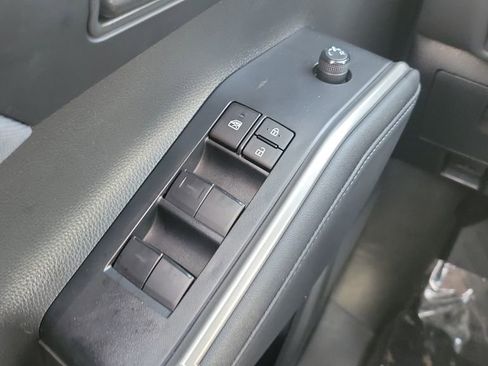 Used 2023 Toyota Highlander LE image 24