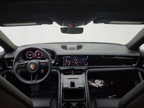Used 2025 Porsche Panamera image 29