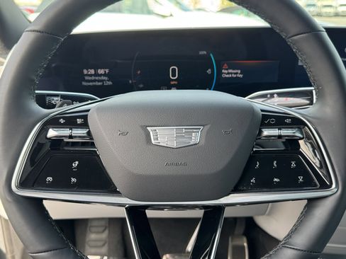 Used 2025 Cadillac Lyriq Luxury image 24