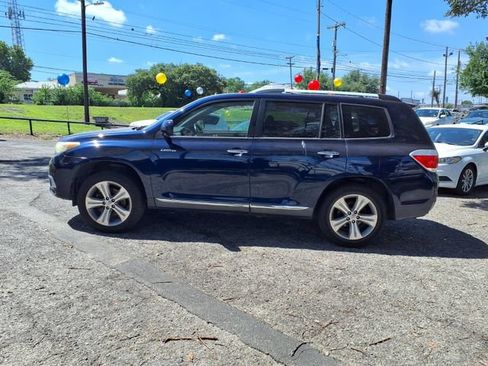 Used 2011 Toyota Highlander Limited w/ Tow Pkg FWD image 4