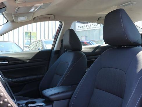 Used 2025 Nissan Altima 2.5 SV FWD image 6