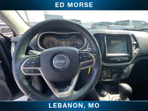 Used 2017 Jeep Cherokee Latitude w/ Cold Weather Group AWD/4WD image 11