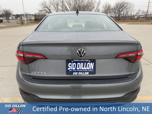 Used 2024 Volkswagen Jetta Sport image 5