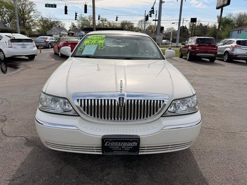 Used 2004 Lincoln Town Car Ultimate image 2