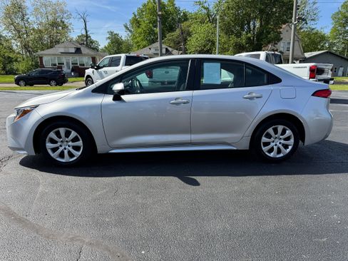 Used 2024 Toyota Corolla LE FWD image 4