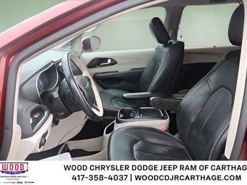 Used 2020 Chrysler Pacifica Limited w/ Advanced Safetytec Group FWD image 24
