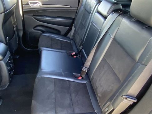 Used 2019 Jeep Grand Cherokee Altitude image 18
