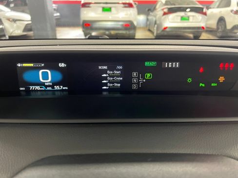 Certified 2022 Toyota Prius LE FWD image 32