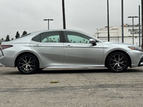 Used 2023 Toyota Camry SE FWD image 3