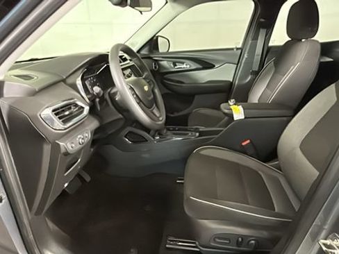 Used 2022 Chevrolet TrailBlazer LT w/ LPO, Blackout Package FWD image 11