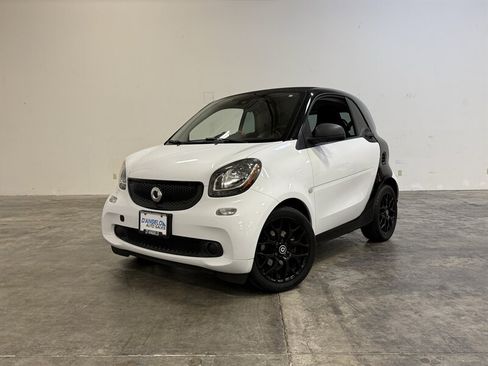 Used 2017 smart fortwo pure RWD image 40